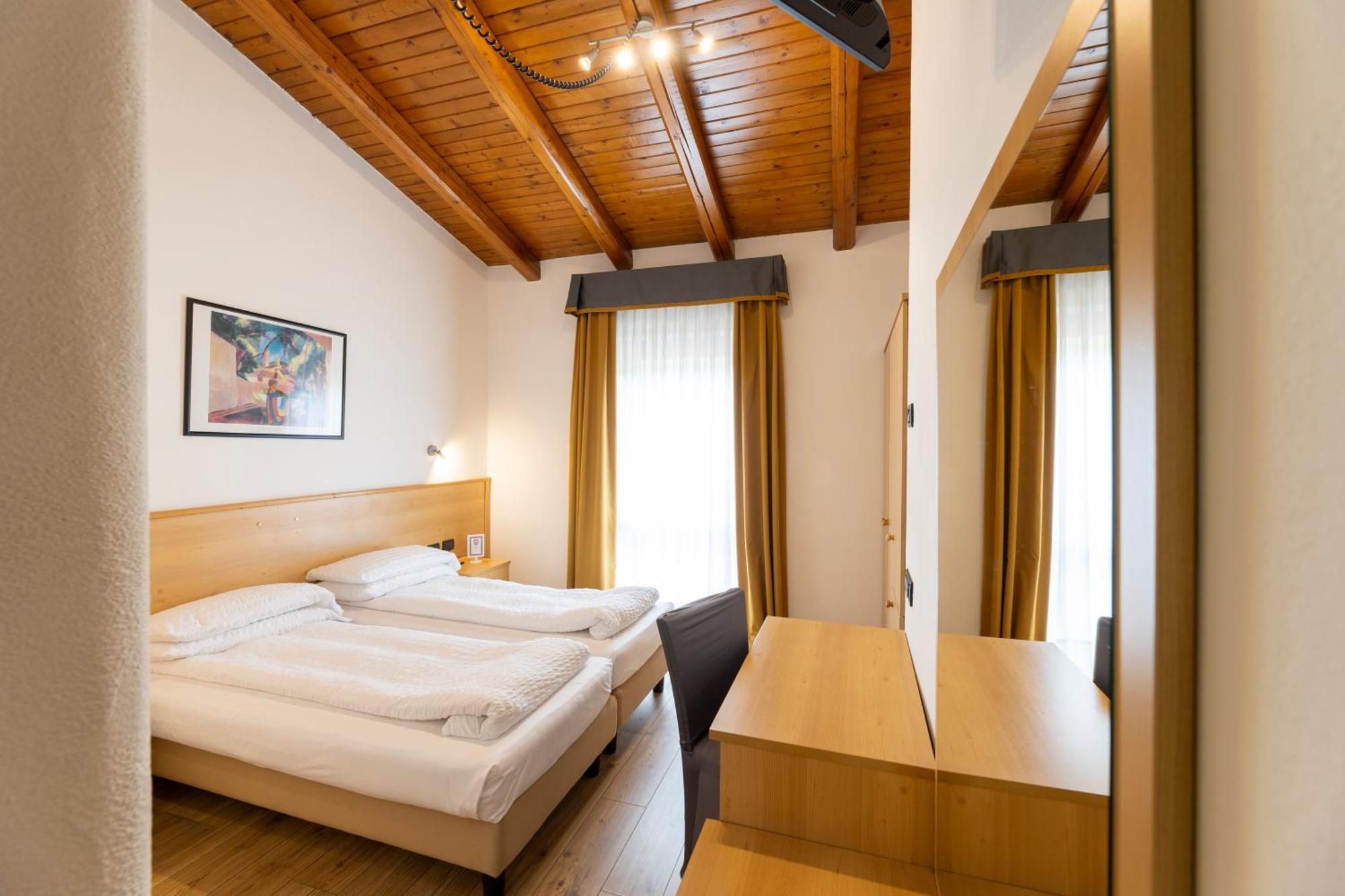 Hotel Derby Фолгарида Екстериор снимка